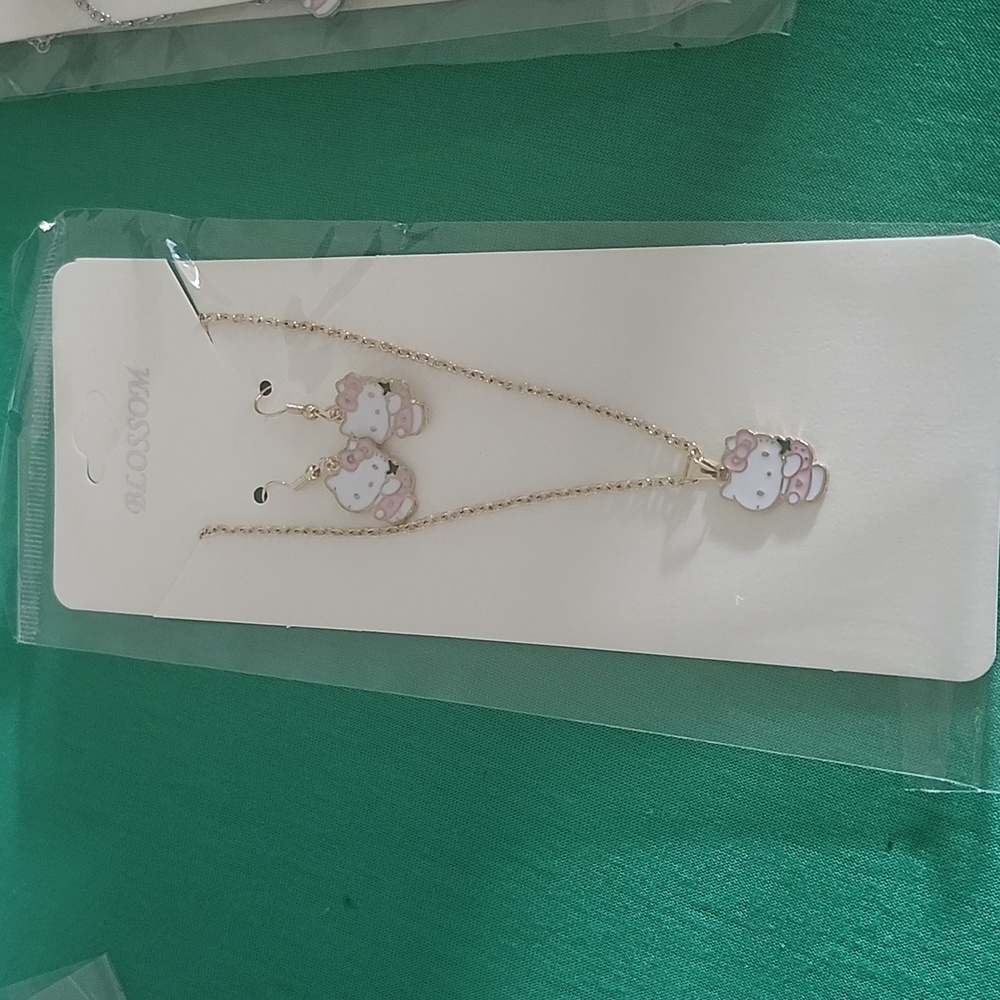Hello kitty necklace set